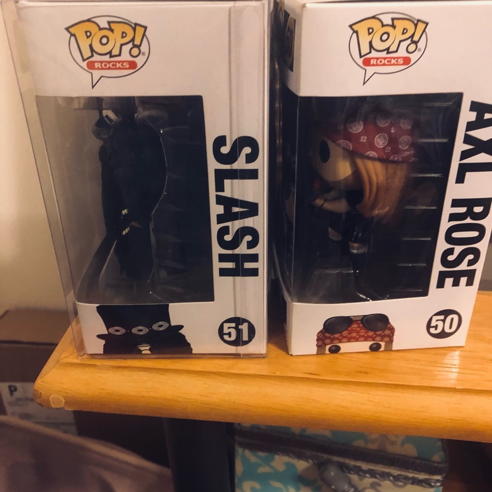 Funko Pop Rocks SLASH #51 and AXLE ROSE #50 NIB - Picture 6 of 6